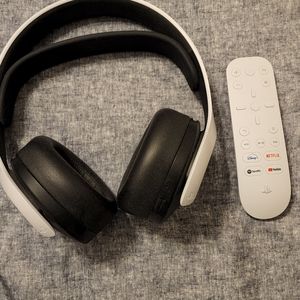 PS5 Heqdset and Media Remote